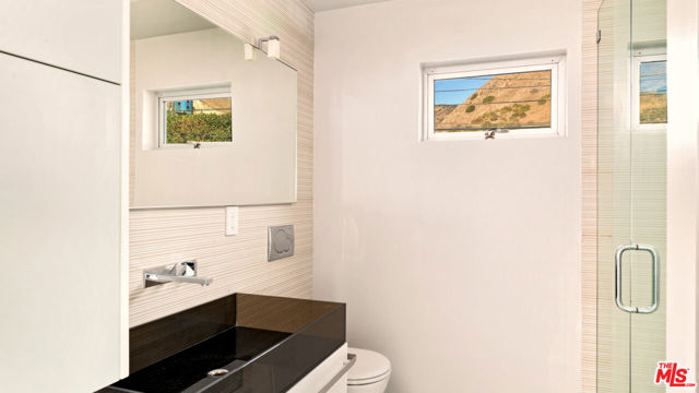 26050 Pacific Coast Highway, Malibu CA: https://media.crmls.org/mediaz/b70dbf20-7d3d-47f7-ad40-b4894ef1bdd7.jpg