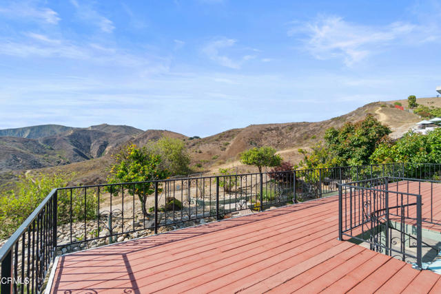 5505 Topa Topa Drive, Ventura CA: https://media.crmls.org/mediaz/b70dd603-24d8-4677-a4d4-7257250eddec.jpg