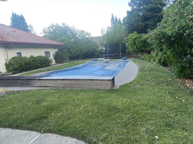 11 Foothill Lane, Pleasanton CA: https://media.crmls.org/mediaz/b70e0ff7-b4e4-4a55-af80-349b51575db9.jpg