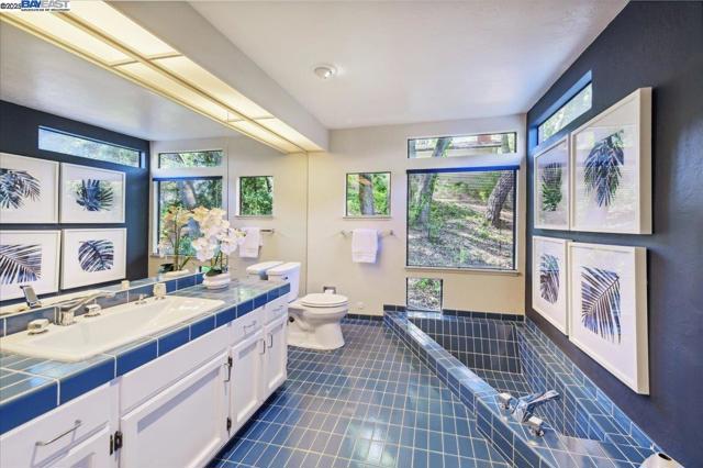 391 Oak Ln, Pleasanton CA: https://media.crmls.org/mediaz/b70fc6ff-c1e7-4af3-821b-8e18561887b9.jpg