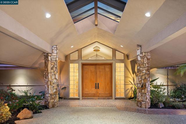 21 Deer Oaks Ct, Pleasanton CA: https://media.crmls.org/mediaz/b70ffa68-7de0-4c2a-a049-8eb3f0c530a9.jpg