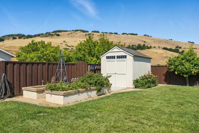 2525 Bridle Path Drive, Gilroy CA: https://media.crmls.org/mediaz/b70ffdd0-4f88-4720-a4aa-c0fbae7a34d2.jpg