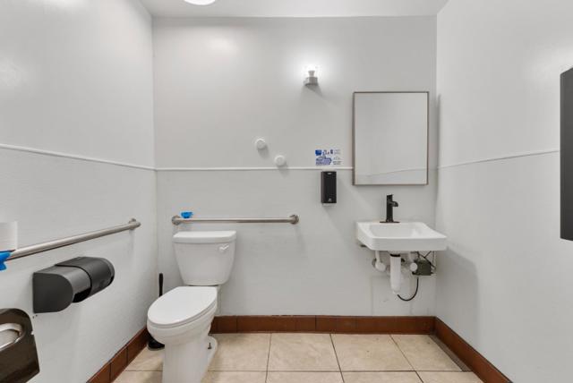 16915 16915 Monterey Hwy, Morgan Hill CA: https://media.crmls.org/mediaz/b71080bf-54fc-423a-b382-27414ab52f8d.jpg