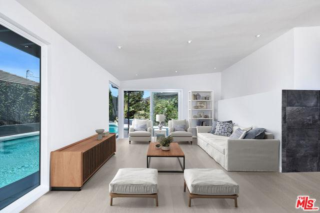 14892 Jadestone Drive, Sherman Oaks CA: https://media.crmls.org/mediaz/b7109ecc-84ae-41eb-aa0e-9439e0962ae9.jpg