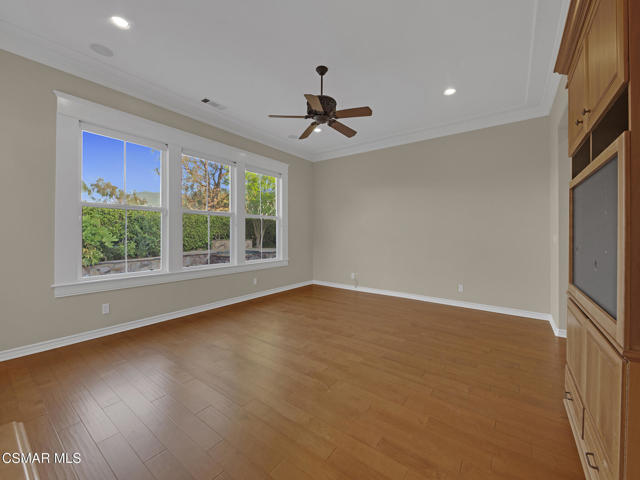 1048 Via Adorna, Newbury Park CA: https://media.crmls.org/mediaz/b710ade8-4a03-49c7-b048-16870105c598.jpg