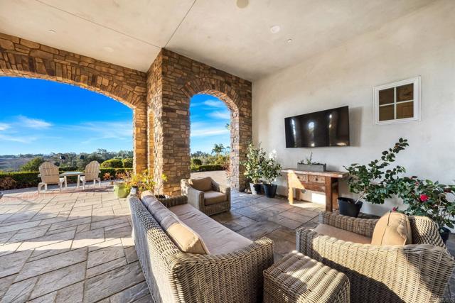 3401 Adams Run, Encinitas CA: https://media.crmls.org/mediaz/b7119f7a-ffa8-488b-a765-8cbf78107af9.jpg