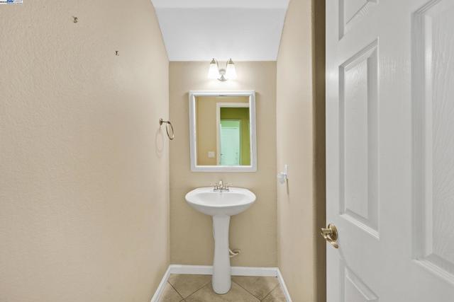 1419 Nubian St, Patterson CA: https://media.crmls.org/mediaz/b711a26c-706b-4c20-92d5-01d90e8db8a7.jpg