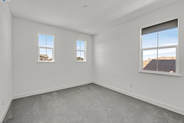 2222 Davie Pl, Tracy CA: https://media.crmls.org/mediaz/b7127582-cfbf-4ae5-9b9b-b4d2585fb9e5.jpg