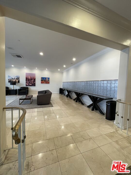 600 W 9th Street, Los Angeles CA: https://media.crmls.org/mediaz/b7128ad3-7776-4ebf-8113-cecbf2a930c2.jpg