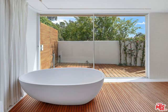 1106 N Hillcrest Road, Beverly Hills CA: https://media.crmls.org/mediaz/b712c80d-18df-4531-ba05-90ce9dfa1848.jpg
