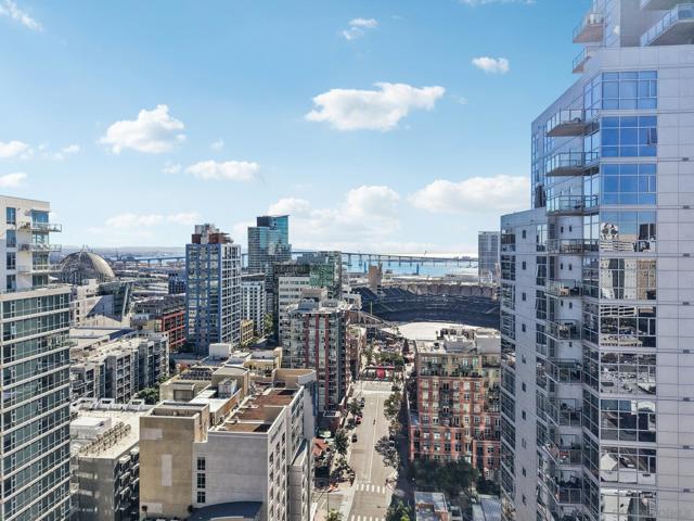 800 The Mark Ln, San Diego CA: https://media.crmls.org/mediaz/b712c9de-27e2-4adf-acce-efb388f9475c.jpg