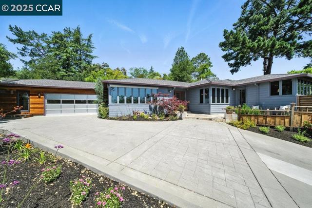 1341 Juanita Dr, Lafayette CA: https://media.crmls.org/mediaz/b712d380-8637-4ca6-a0a4-5b0c99cfd59e.jpg