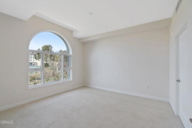 Detail Gallery Image 8 of 18 For 533 E Union St #201,  Pasadena,  CA 91101 - 3 Beds | 3/1 Baths