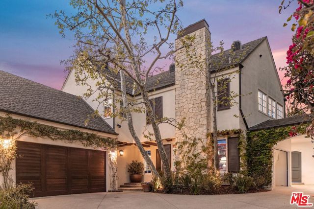 11982 Brentridge Lane, Los Angeles CA: https://media.crmls.org/mediaz/b7139b25-5b7f-46a4-9a99-9e7c329dd177.jpg