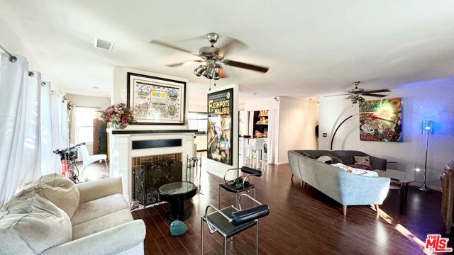 800 N Hobart Boulevard, Los Angeles CA: https://media.crmls.org/mediaz/b71401f9-ff64-4840-a2b8-4288c6edace6.jpg