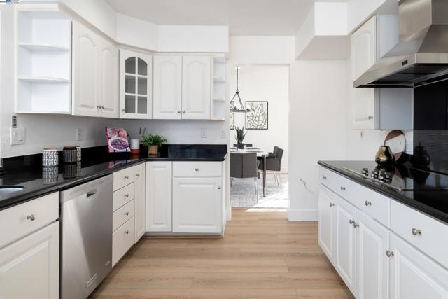 4452 Alice Way, Union City CA: https://media.crmls.org/mediaz/b71437c2-3c4a-45a9-a34d-5a8ed1c502c0.jpg