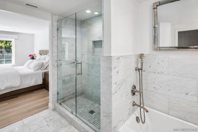 8590 Cliffridge Ave, La Jolla CA: https://media.crmls.org/mediaz/b714b693-b918-480f-8cb0-f87e40643ef5.jpg