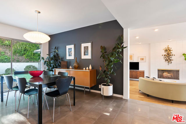 4025 Weslin Avenue, Sherman Oaks CA: https://media.crmls.org/mediaz/b714cc36-9677-4b15-bf3f-a350960aef31.jpg