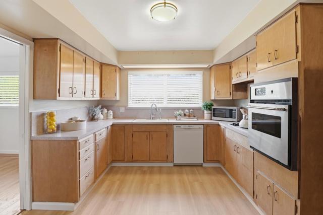 1001 Maywood Drive, Belmont CA: https://media.crmls.org/mediaz/b714f339-4029-425a-bc7c-6a0f150cb1f1.jpg