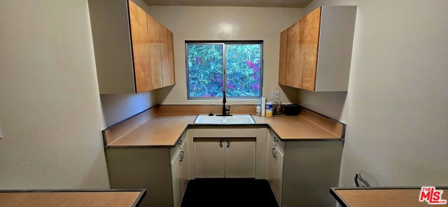 1433 N Martel Avenue, Los Angeles CA: https://media.crmls.org/mediaz/b715c225-3a99-4e2f-9f02-77524b8f8c3d.jpg