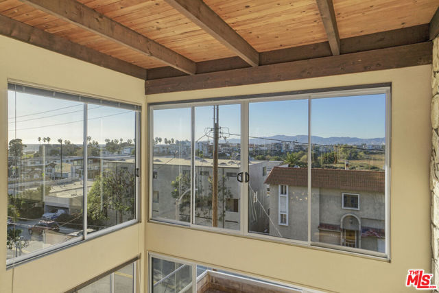 364 Pershing Drive, Playa del Rey CA: https://media.crmls.org/mediaz/b7162b21-0cc2-427a-ad22-8a152be515c8.jpg