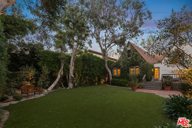 440 19th Street, Santa Monica CA: https://media.crmls.org/mediaz/b716ce51-71ea-4a74-bf10-9a9f9a84565c.jpg