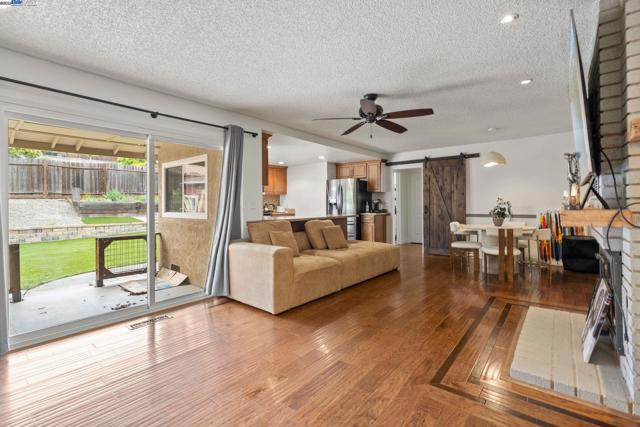 148 primrose ln, Vallejo CA: https://media.crmls.org/mediaz/b7175c8e-c922-46f2-808e-b871a6105c9a.jpg