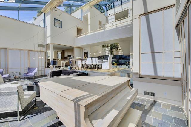 319 Tappan Ter, Orinda CA: https://media.crmls.org/mediaz/b717cd27-3a93-46c5-9815-04773222520c.jpg