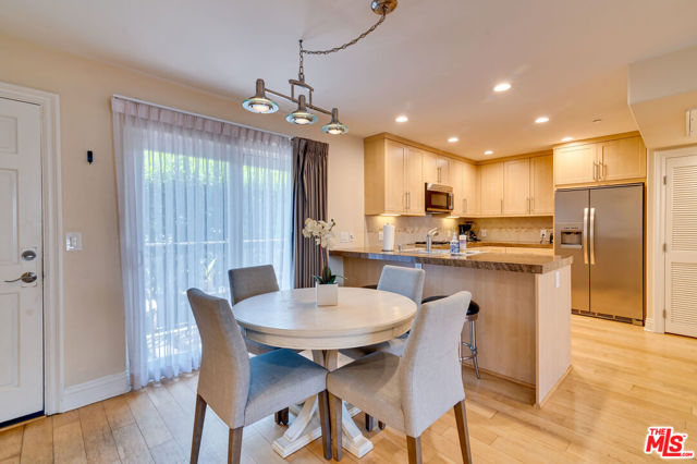 3005 Grand Canal Court, Venice CA: https://media.crmls.org/mediaz/b717d4b9-0fff-4057-9932-38aca73cbbd3.jpg