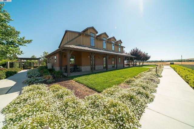 389 Basswood Cmn, Livermore CA: https://media.crmls.org/mediaz/b717fbd6-06e4-4044-b538-addeedaf9de3.jpg