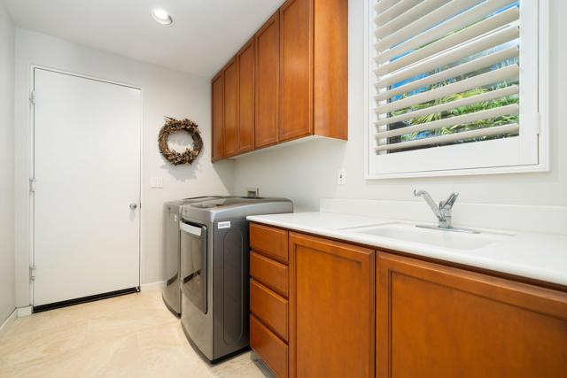400 Tomahawk Drive, Palm Desert CA: https://media.crmls.org/mediaz/b718102b-ce3d-469f-9169-10a5fa0955bd.jpg