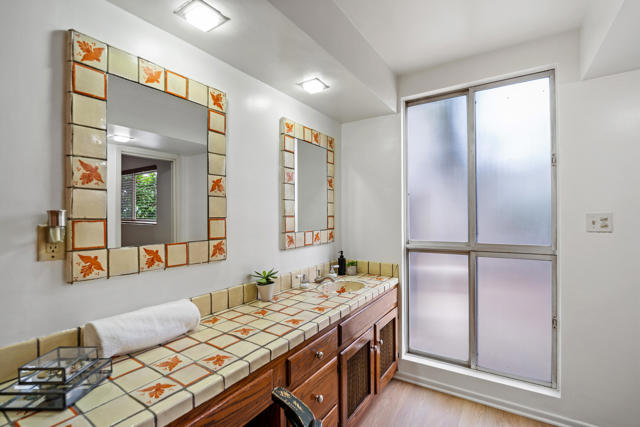 5324 Felice Place, Woodland Hills CA: https://media.crmls.org/mediaz/b7182be1-dc1f-4406-b1ee-46406fc5ca05.jpg