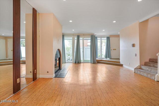 17842 Magnolia Boulevard, Encino CA: https://media.crmls.org/mediaz/b718a607-befa-441f-aa39-a65321ff250d.jpg
