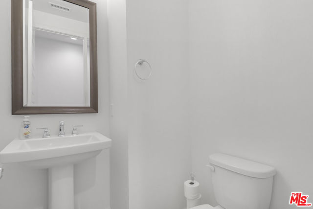 73500 Henri Drive, Palm Desert CA: https://media.crmls.org/mediaz/b718d191-76c7-4f8e-b9c4-13f7f0b3d083.jpg