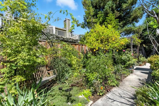 700 Mariposa Avenue, Mountain View CA: https://media.crmls.org/mediaz/b71909a8-fe4b-49d9-9bac-7fc31ebd3b6e.jpg