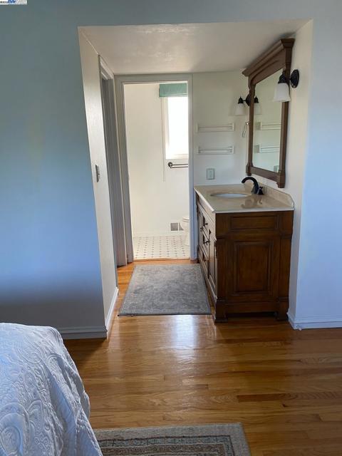 5186 Greenmeadow Dr, Concord CA: https://media.crmls.org/mediaz/b7193f10-2ed8-4f14-9fe8-b02e93346128.jpg
