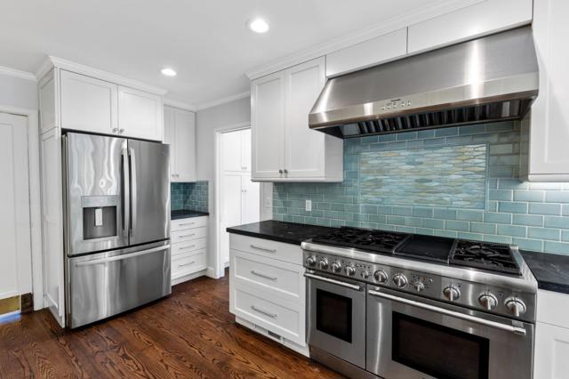 680 Fairway Circle, Hillsborough CA: https://media.crmls.org/mediaz/b719eb02-61e1-42be-a0bf-8f50f750f85b.jpg