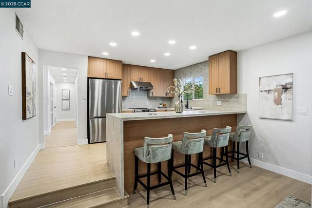 1053 Arkell Rd, Walnut Creek CA: https://media.crmls.org/mediaz/b719fa5d-fb55-4dff-93f4-4fcf5d2c1005.jpg