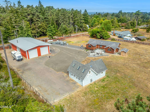 Detail Gallery Image 2 of 32 For 32500 Gibney Ln, Fort Bragg,  CA 95437 - 3 Beds | 3 Baths