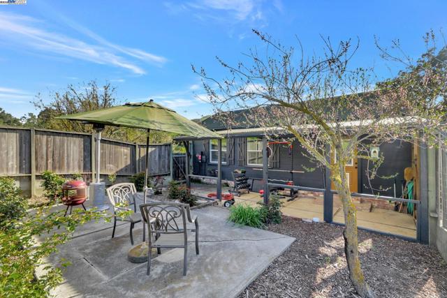 5135 Andrade Rd, Sunol CA: https://media.crmls.org/mediaz/b71ab26b-41dc-453b-908a-c77a2fc52dcf.jpg