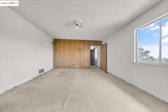 11201 Lochard Street, Oakland CA: https://media.crmls.org/mediaz/b71b0273-7b3f-4003-8995-0683cb8f28d2.jpg