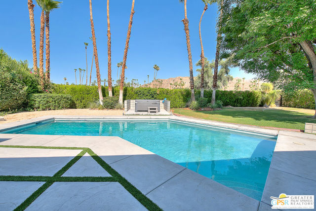 2566 S Calle Palo Fierro, Palm Springs CA: https://media.crmls.org/mediaz/b71be031-2607-412a-96fd-0319e0317453.jpg