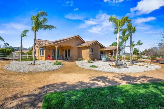 15636 Sage Hill Drive, Ramona CA: https://media.crmls.org/mediaz/b71c1609-bba9-40c9-b92b-fb1b2cef8f5d.jpg