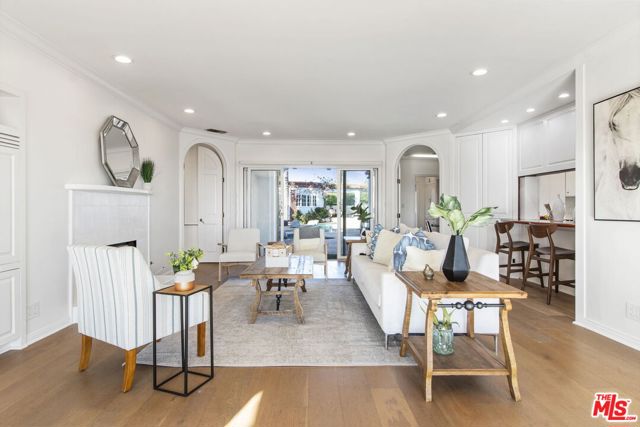 905 Berkeley Street, Santa Monica CA: https://media.crmls.org/mediaz/b71c338f-18aa-4767-9aa9-975d8b8af360.jpg