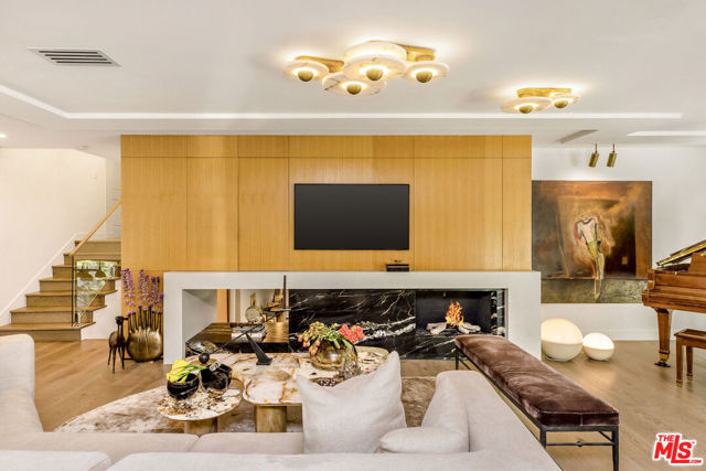 811 N Norman Place, Los Angeles CA: https://media.crmls.org/mediaz/b71c3e87-2da0-454e-b4ab-be16b502daef.jpg