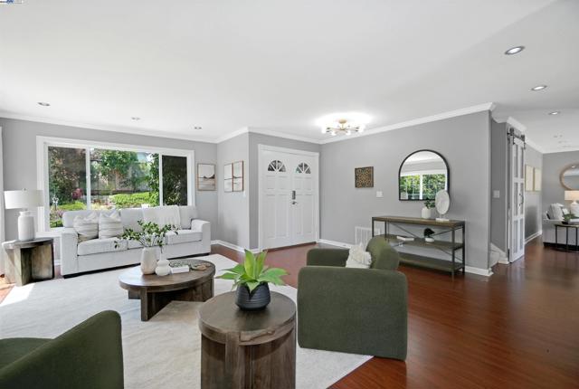 24948 Campus Dr, Hayward CA: https://media.crmls.org/mediaz/b71c4028-ee5c-4e50-b832-e379849f812e.jpg