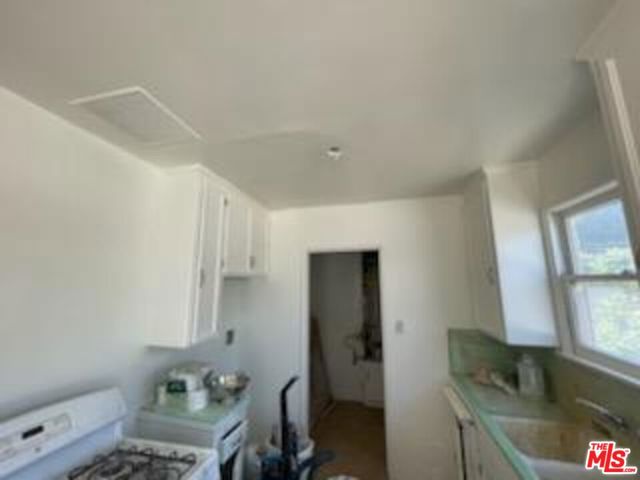 3757 Los Feliz Boulevard, Los Angeles CA: https://media.crmls.org/mediaz/b71c9a67-c82d-4c2f-85e0-1232abfc1884.jpg