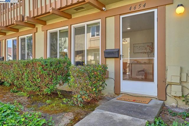 4654 Balboa Way, Fremont CA: https://media.crmls.org/mediaz/b71cde97-5109-400e-b76f-64ca287a5398.jpg