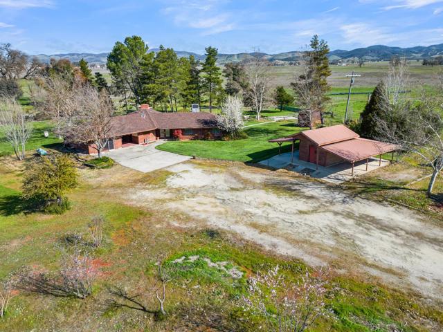 50145 Adobe Place, Lockwood CA: https://media.crmls.org/mediaz/b71de3c5-fd16-42be-9f21-37e83bf26500.jpg