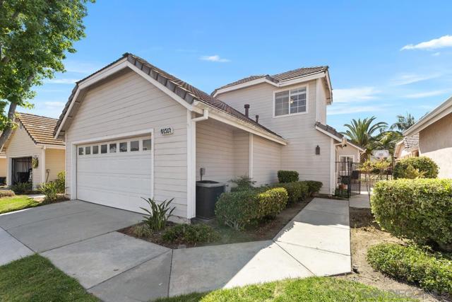 10496 Rancho Carmel dr, San Diego CA: https://media.crmls.org/mediaz/b71e149e-e0e6-457b-be40-28c2dfab6ec4.jpg